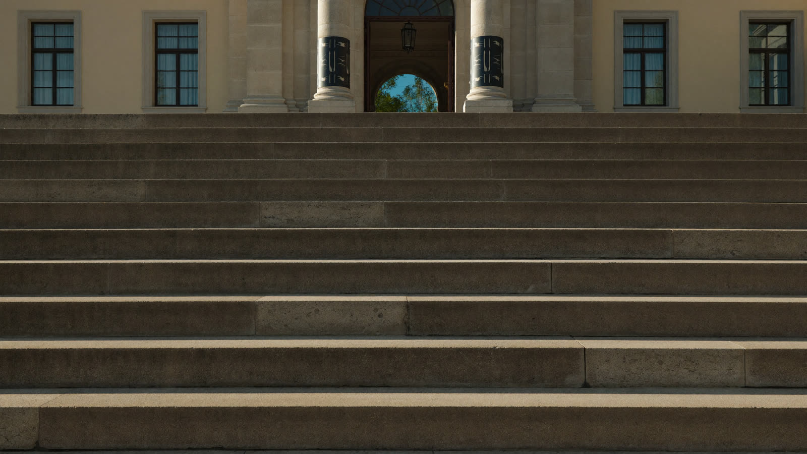 Courthouse steps